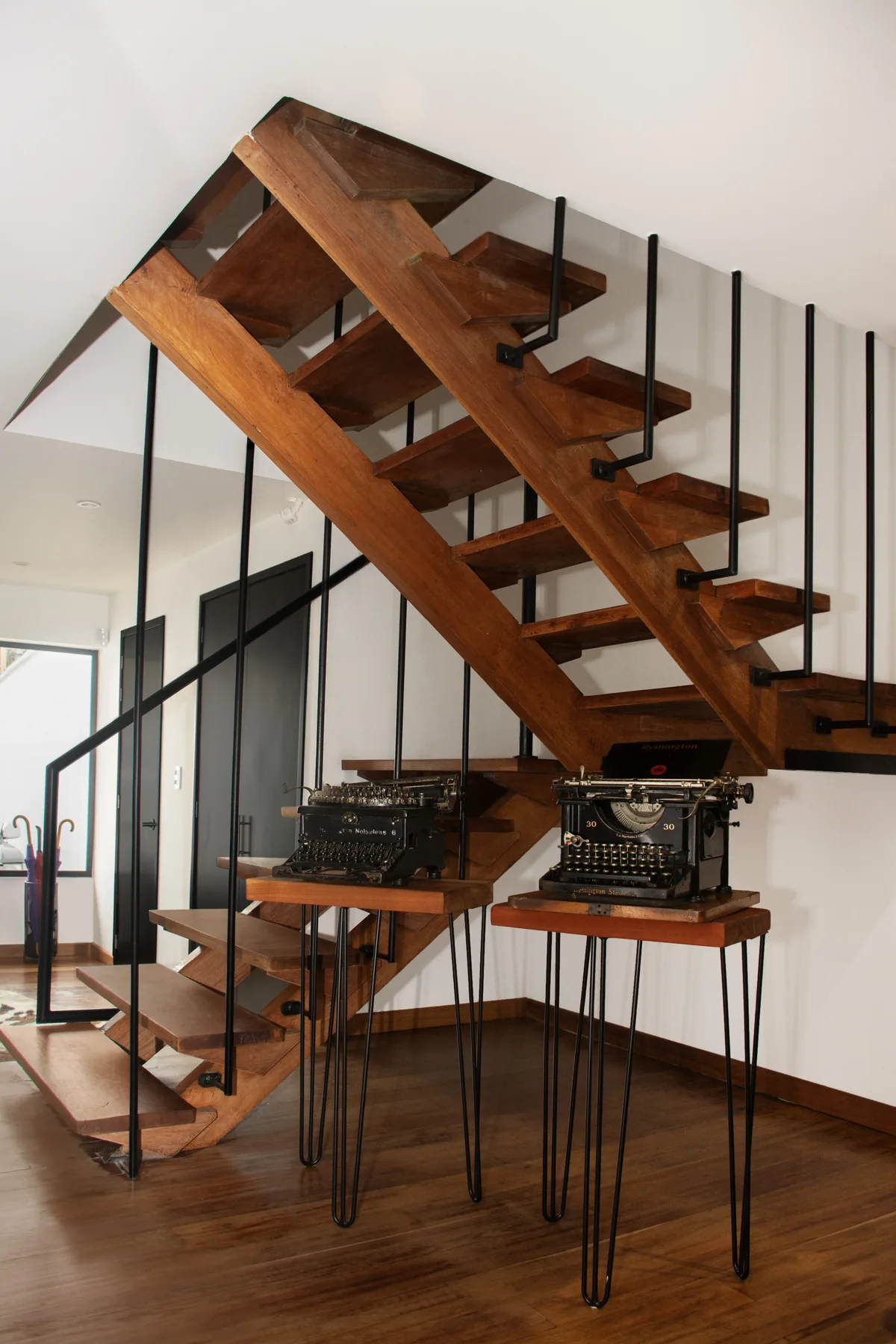 Interior de la oficina de Jurela & Asociados en Bogotá